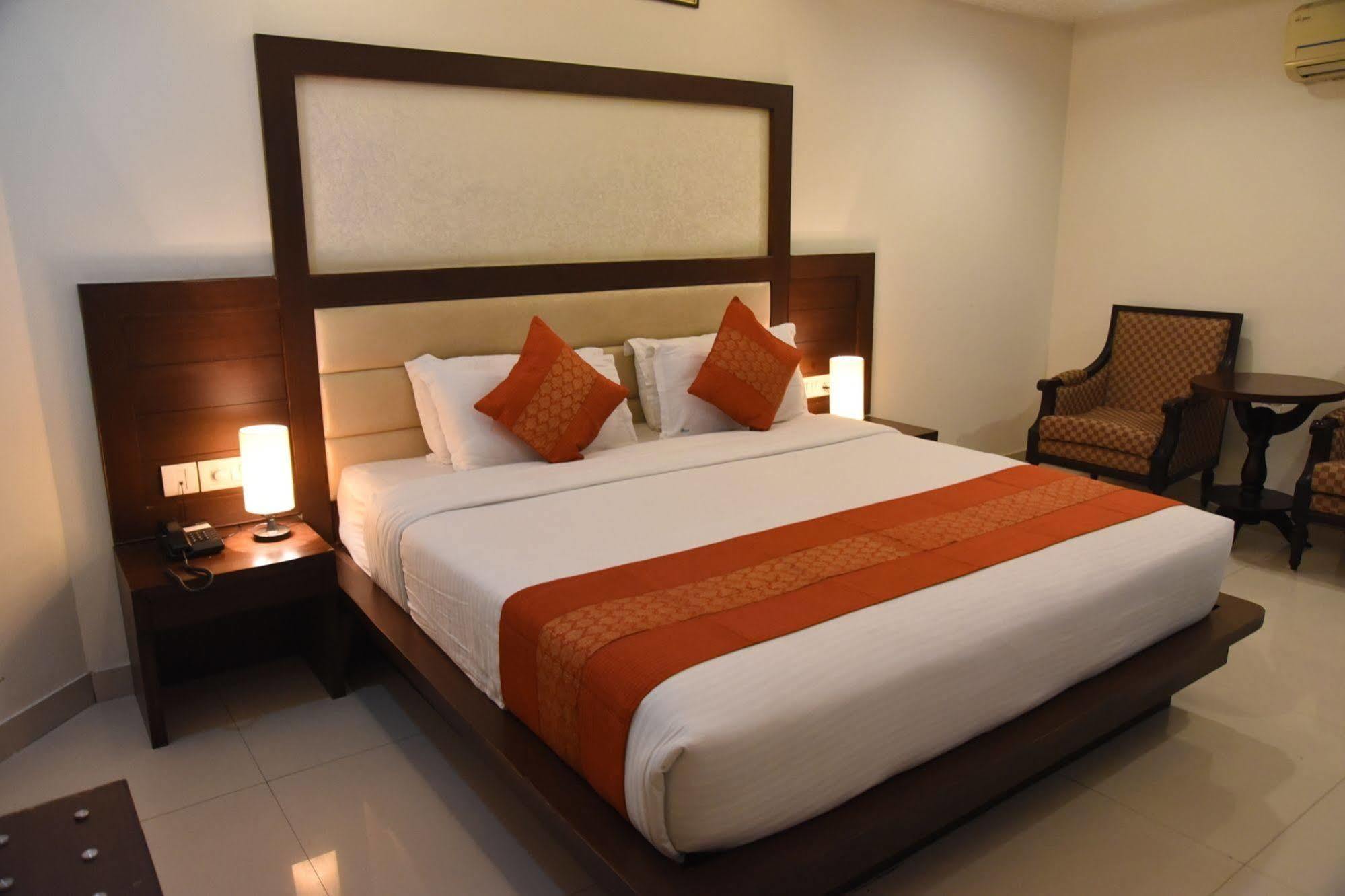 Hotel Orbit 34 Chandīgarh Exterior foto